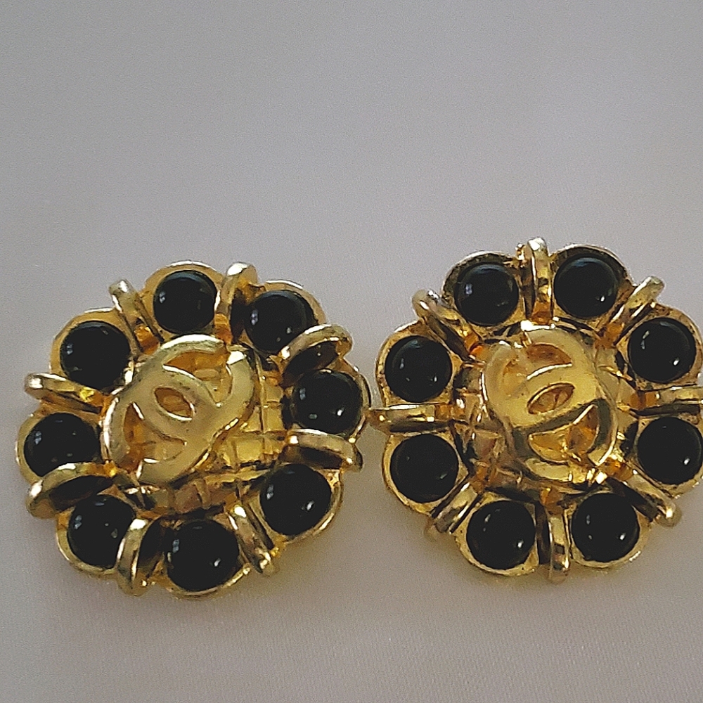 GORGEOUS, AUTHENTIC CHANEL BUTTONS!!